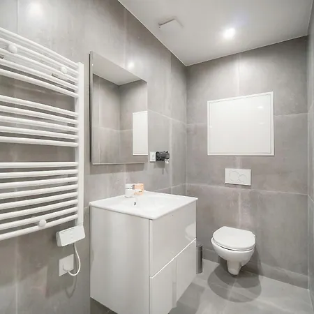 Frgk 24 Aout 1 Mezzanine Bedroom Center Ac Wifi High Speed Antibes
